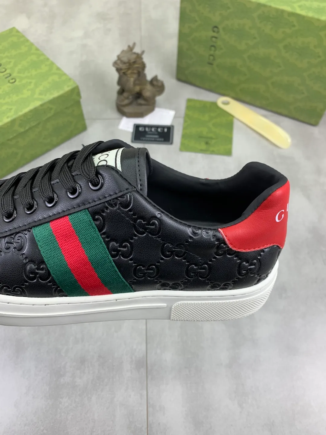 Men's Men's Shoes P420 💰[New Style] 🆘 The latest model from Gucci's official website🎁Classic casual and fashionable men's shoes👟Hot style💥Simple and elegant style, exclusive for trendy men. Unique latest brand elements from the official website👑Gucci original decoration, fashionable and generous, made of original soft calfskin fabric➕Comfortable soft sheepskin lining ✅The official website specifies wear-resistant rubber outsole_full of elasticity, classic model taken in real life🎬Color: 2️⃣colors available😍Number: 38-44